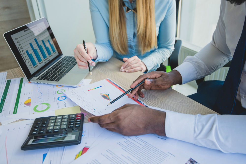 A principal diferença entre contabilidade e controladoria