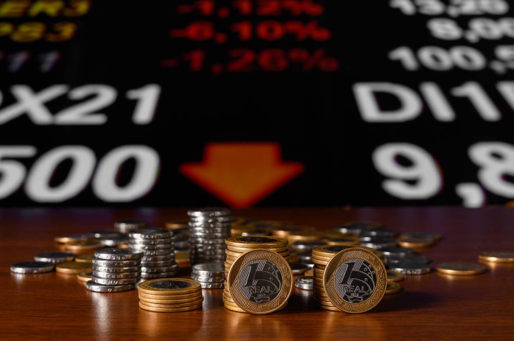 Banco Central mantém taxa básica de juros em 15% ao ano, mas indica corte em março